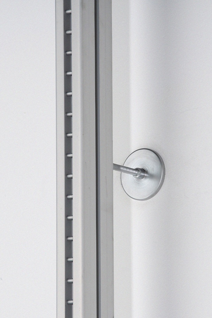 SYSTEM000 SEMI-WALL MOUNTED POST - STAINLESS STEEL